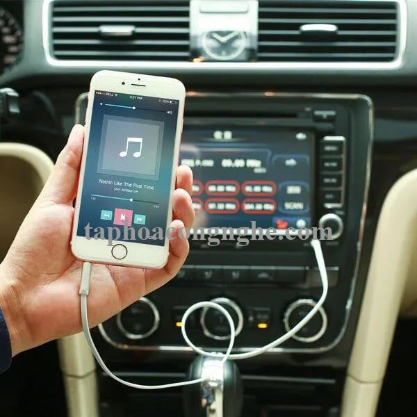 Ugreen 10750 0.5M màu Trắng Cáp âm thanh 2 đầu 3.5mm dương dây tròn TPE cao cấp AV119 30010750